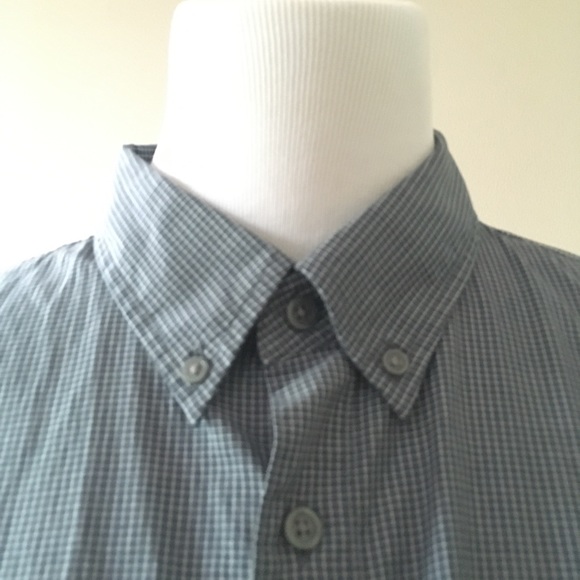 Men’s Button-up collared Shirt - Picture 2 of 3